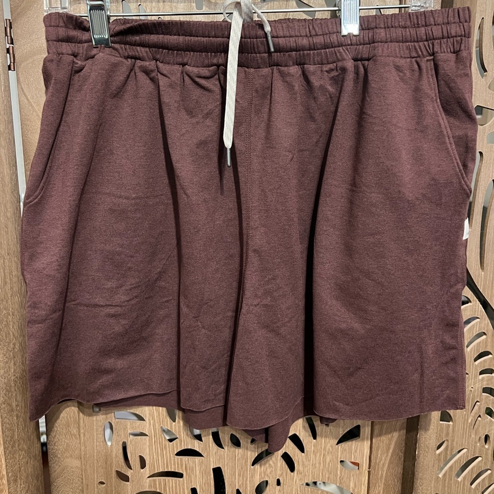 Vuori Pocket Short in Burgundy